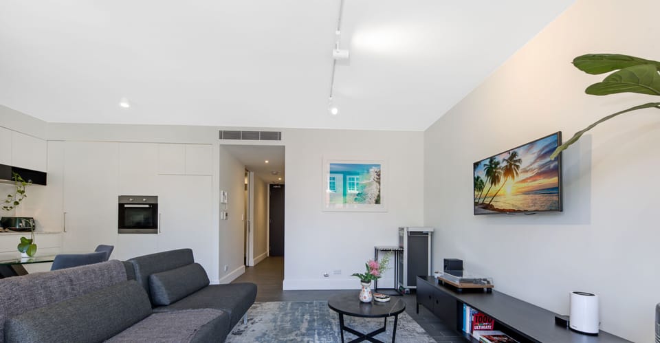 Classic Apartment, 1 Bedroom (NSH533) | Living area