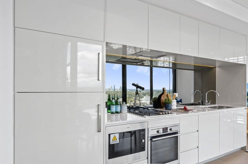 City Apartment, 1 Bedroom (NSL010) | Private kitchen | Microwave, oven, stovetop, cookware/dishes/utensils