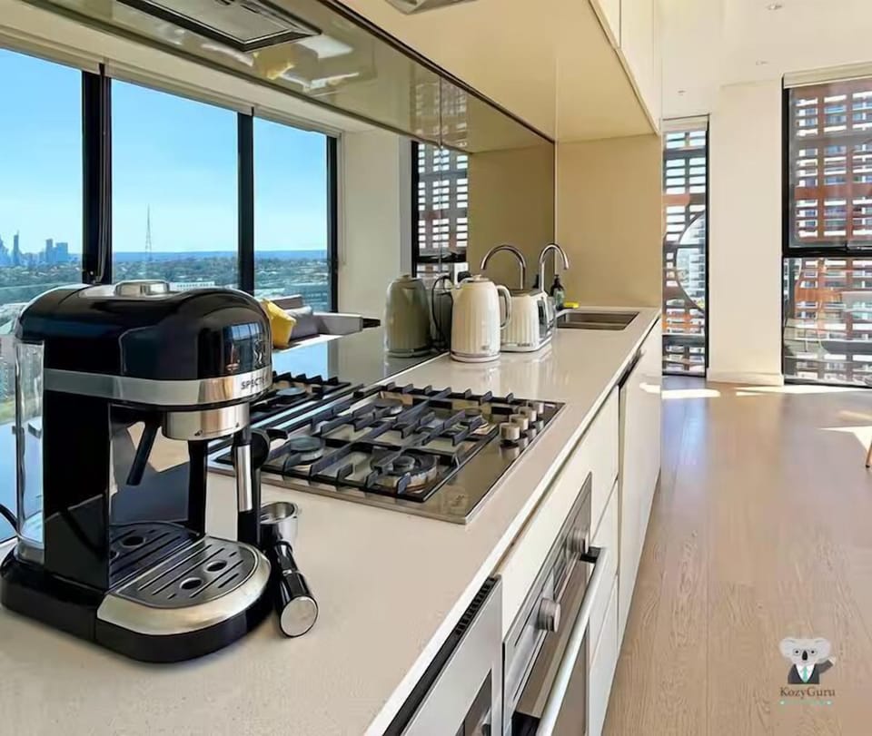 City Apartment, 1 Bedroom (NSL010) | Private kitchen | Microwave, oven, stovetop, cookware/dishes/utensils