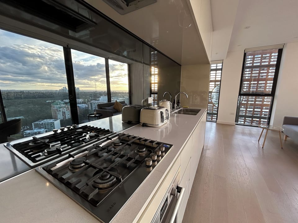 City Apartment, 1 Bedroom (NSL010) | Private kitchen | Microwave, oven, stovetop, cookware/dishes/utensils
