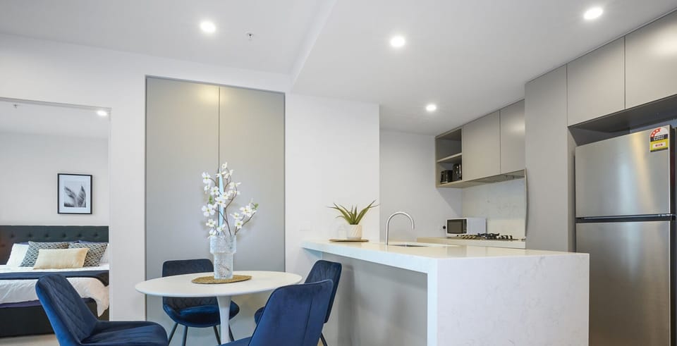 Design Apartment, 2 Bedrooms (VME028-4403) | Private kitchen | Fridge, microwave, oven, stovetop
