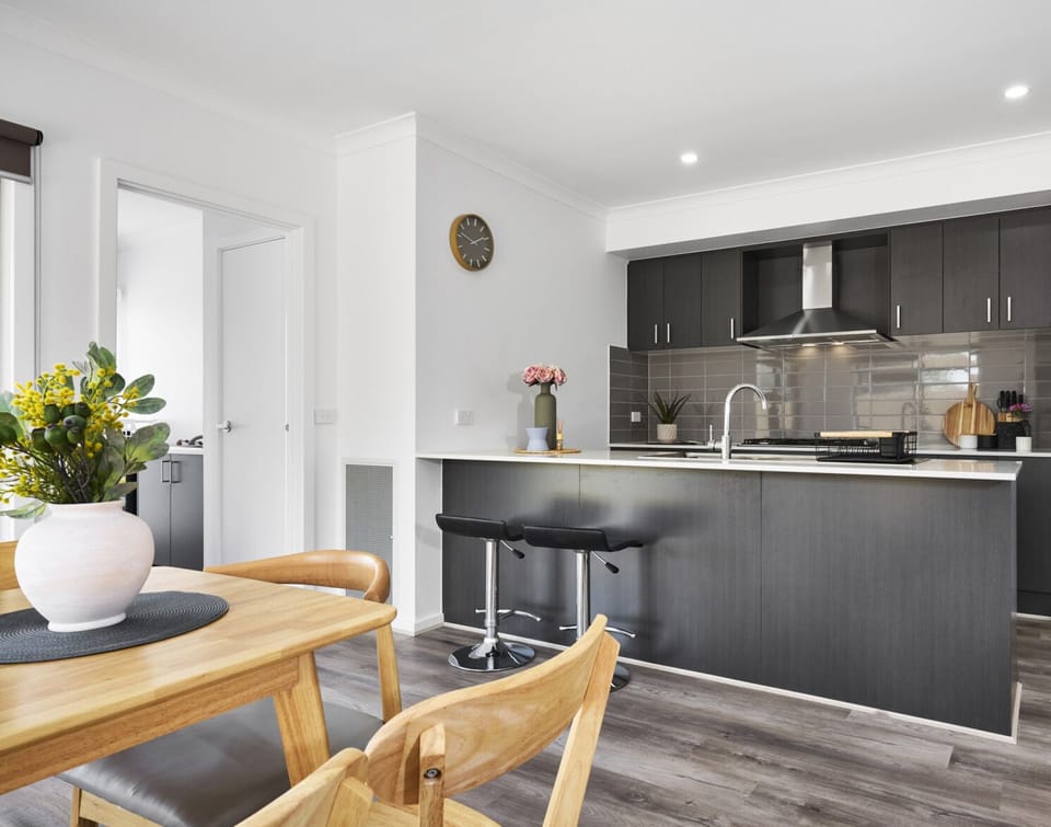 House, 4 Bedrooms (VPA039) | Private kitchen | Fridge, microwave, oven, stovetop