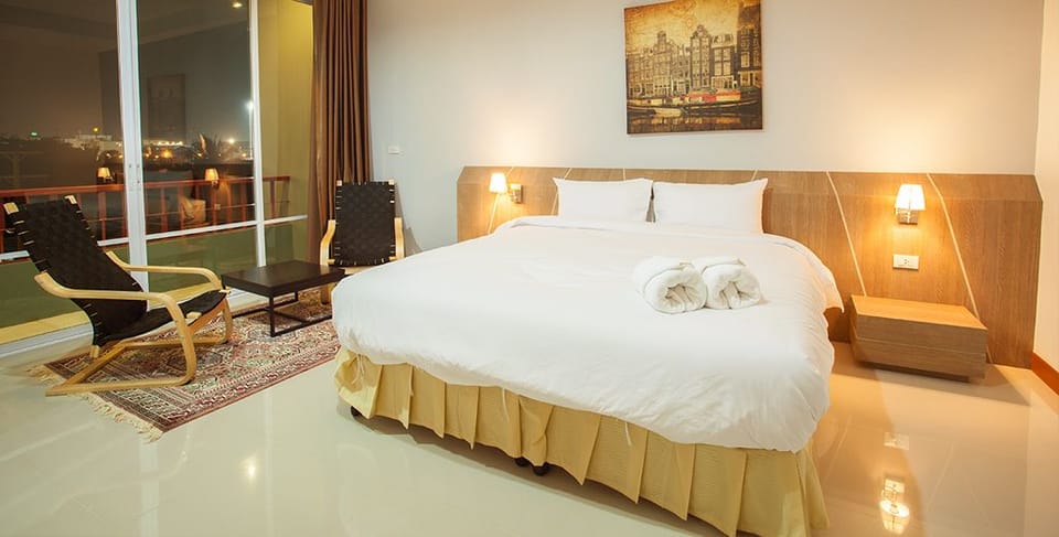 VIP Room | Hypo-allergenic bedding, desk, free WiFi