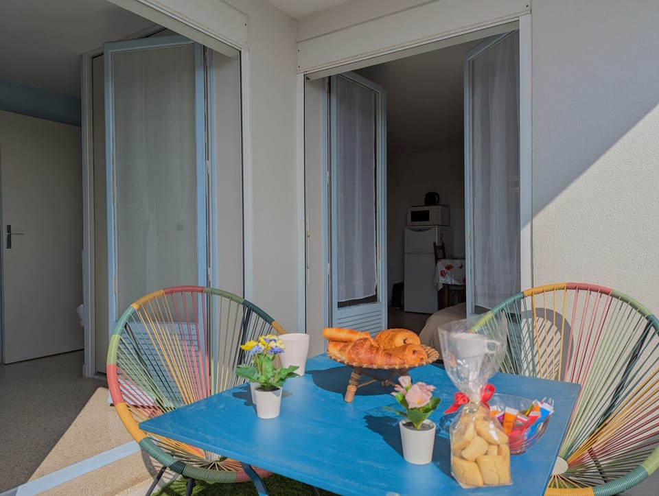 Balcony with direct access to the living room and bedroom