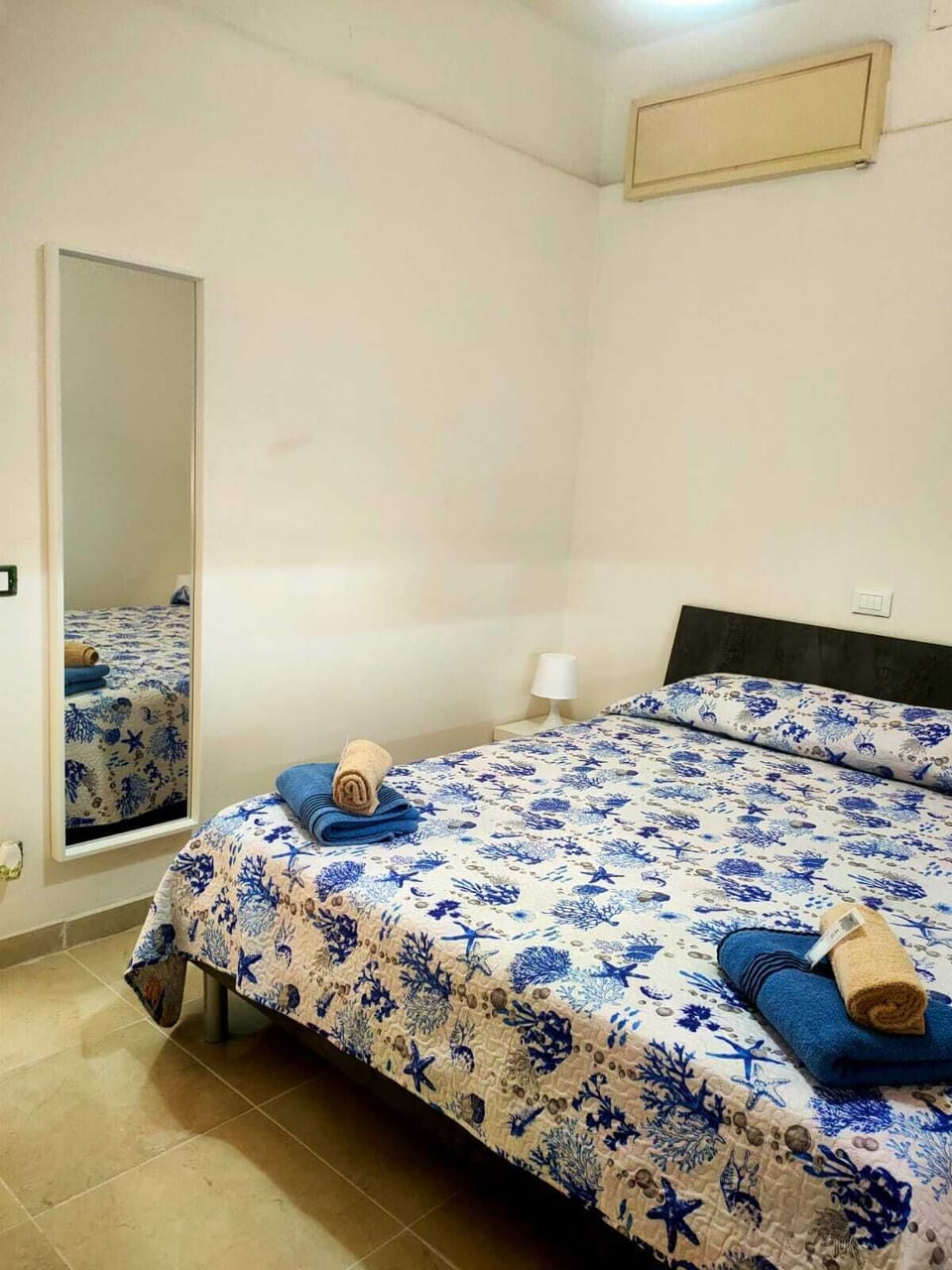 Basic Room | Desk, free WiFi