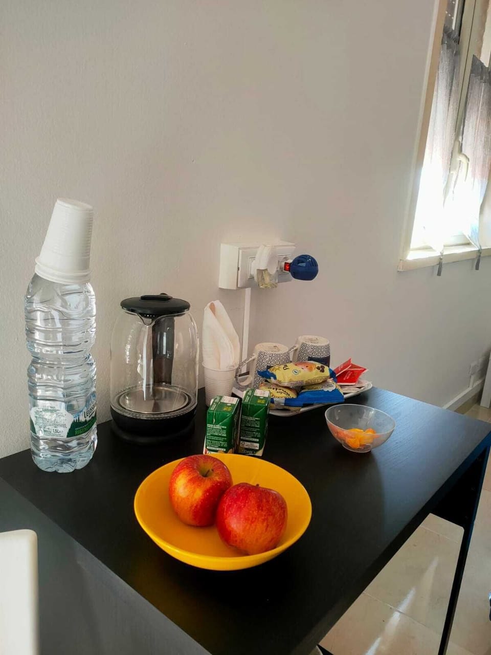 Desk, free WiFi