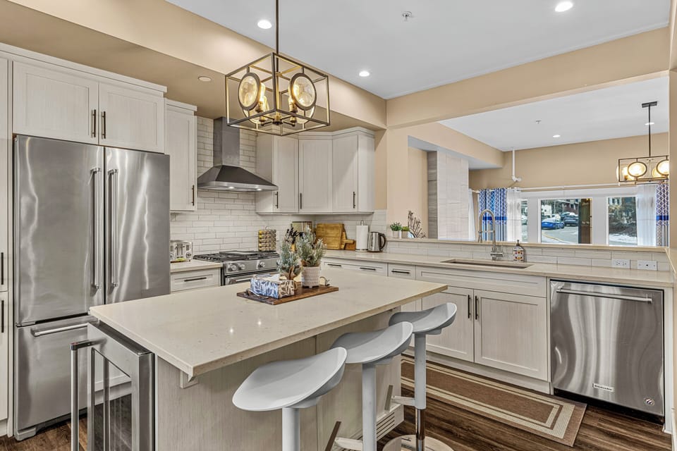 Fully equipped kitchen.
