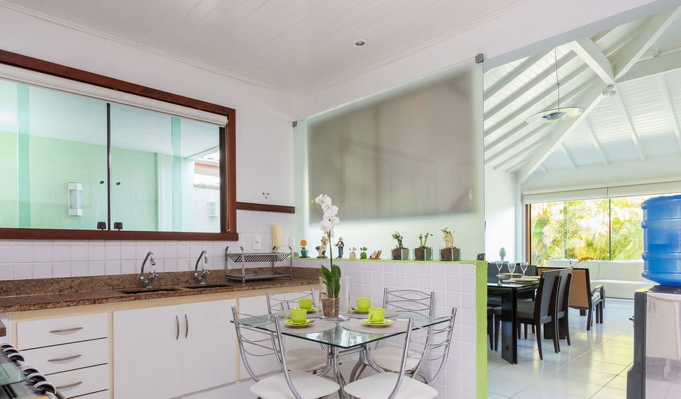 Deluxe House, 4 Bedrooms, Air conditioning | Private kitchen | Fridge, microwave, oven, stovetop