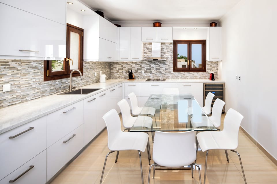 Deluxe Apartment, Sea View | Private kitchen