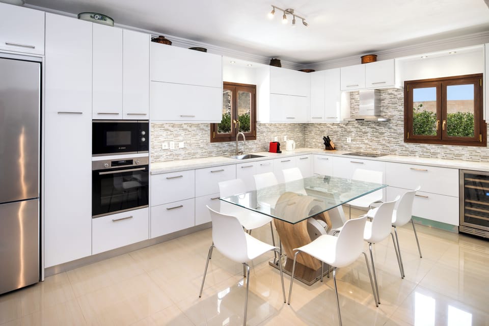 Deluxe Apartment, Sea View | Private kitchen | Fridge
