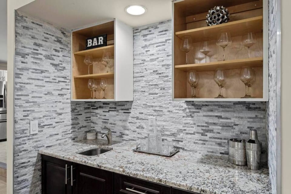 Craft your favorite cocktail or pour a glass of wine in our well-equipped bar area.