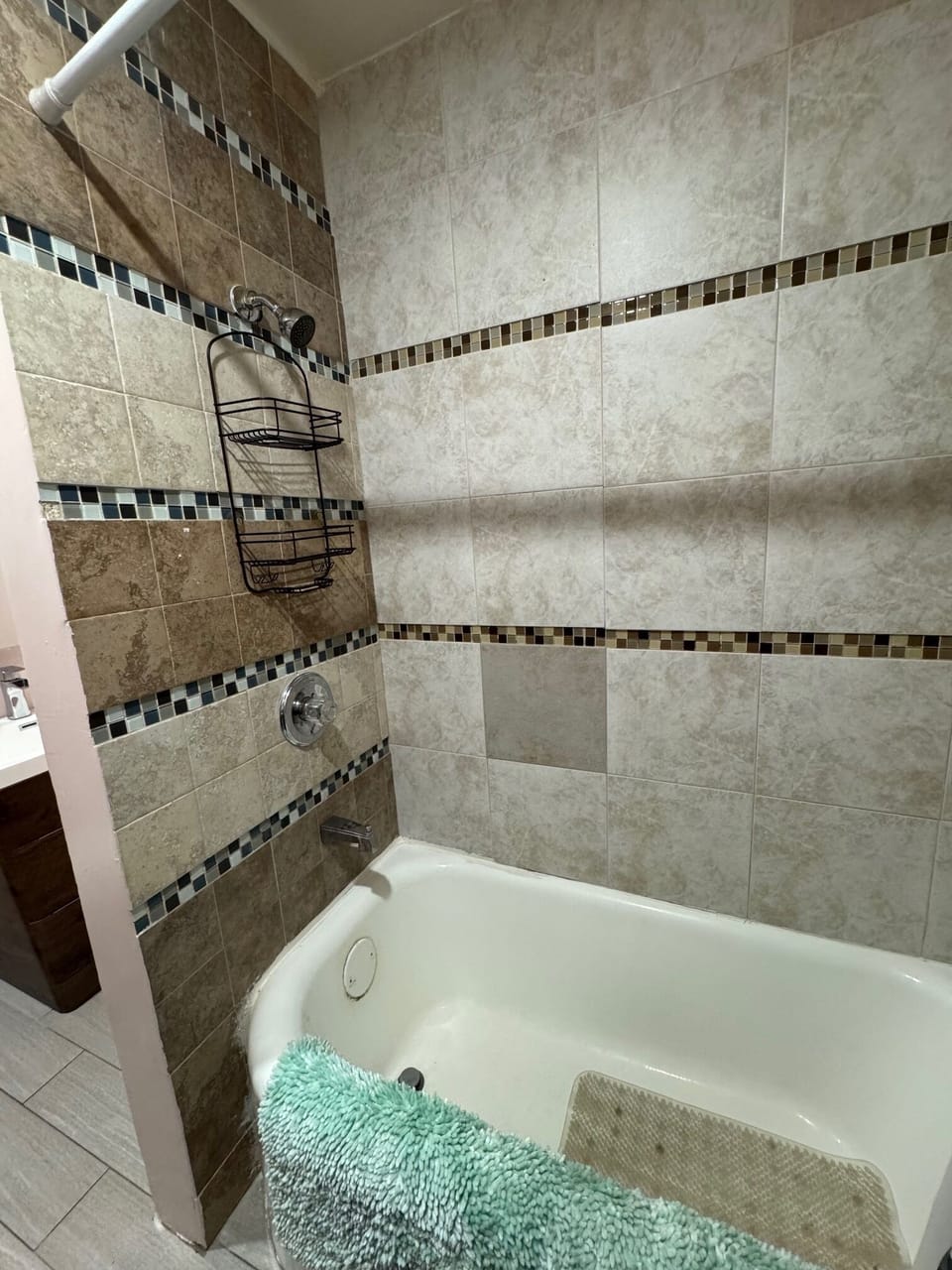 Bathtub in the bathroom