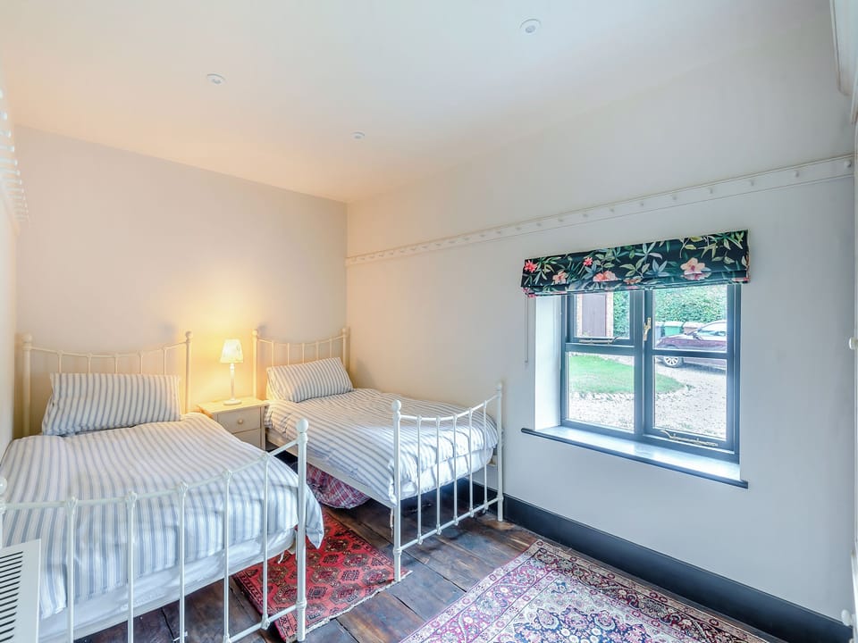Twin bedroom | Barn Cottage, Great Snoring