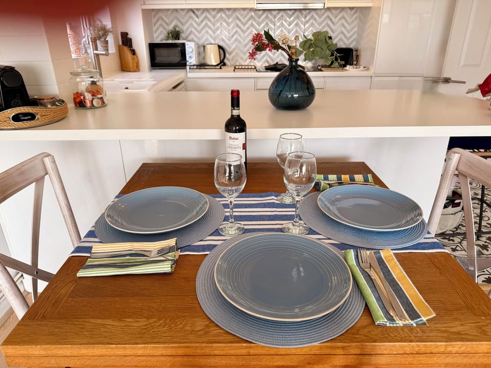 Dining area with extendable table