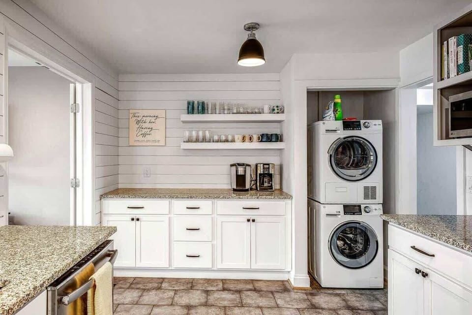 Whether you're a chef or a snacker, this kitchen has you covered.


