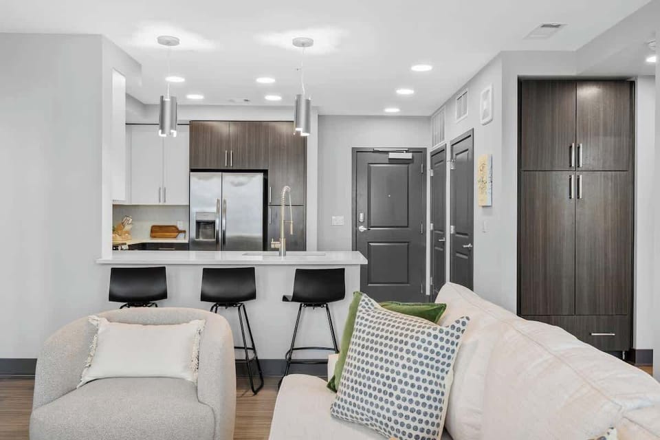 Open concept kitchen: Sleek design with modern appliances and stunning countertops for culinary adventures!

