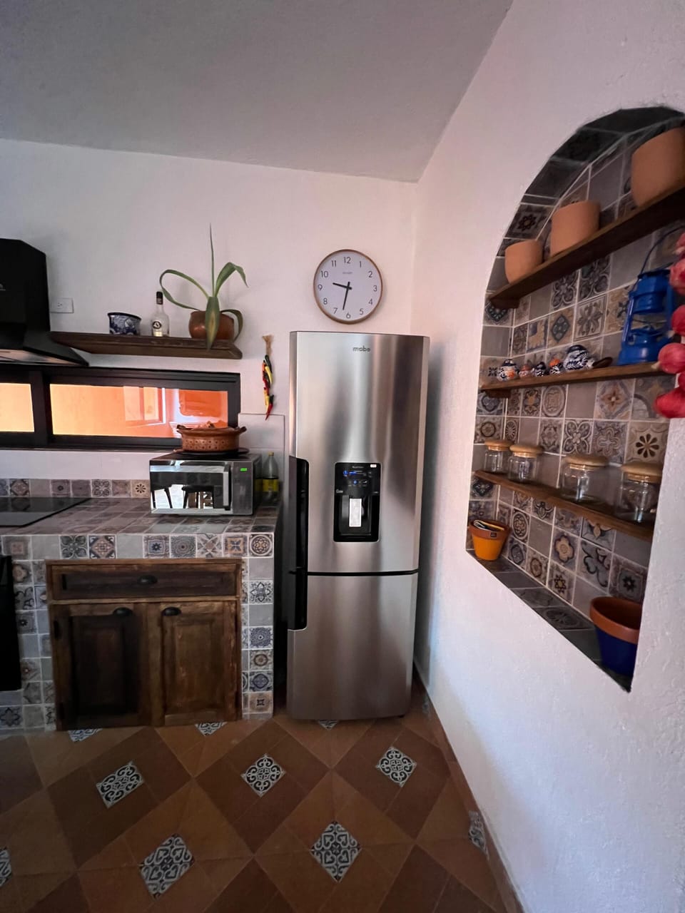 Full-size fridge, microwave, oven, toaster