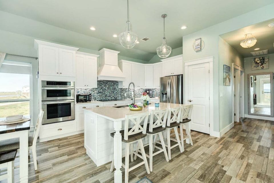House, Multiple Beds, Pool Access, Pool View | Private kitchen | Coffee/tea maker, fridge, microwave, oven