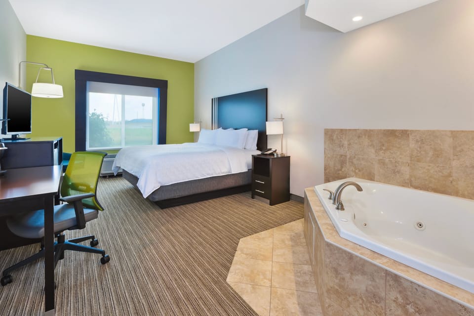 Suite, 1 King Bed, Jetted Tub | Premium bedding, down comforters, desk, blackout drapes
