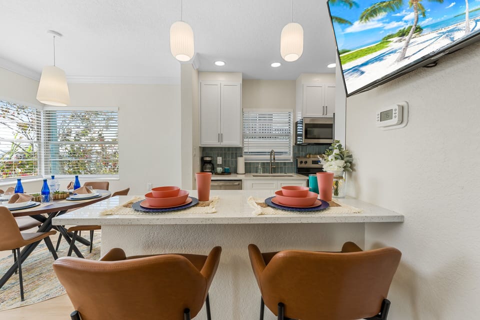 Nook for dining in your fully equipped kitchen