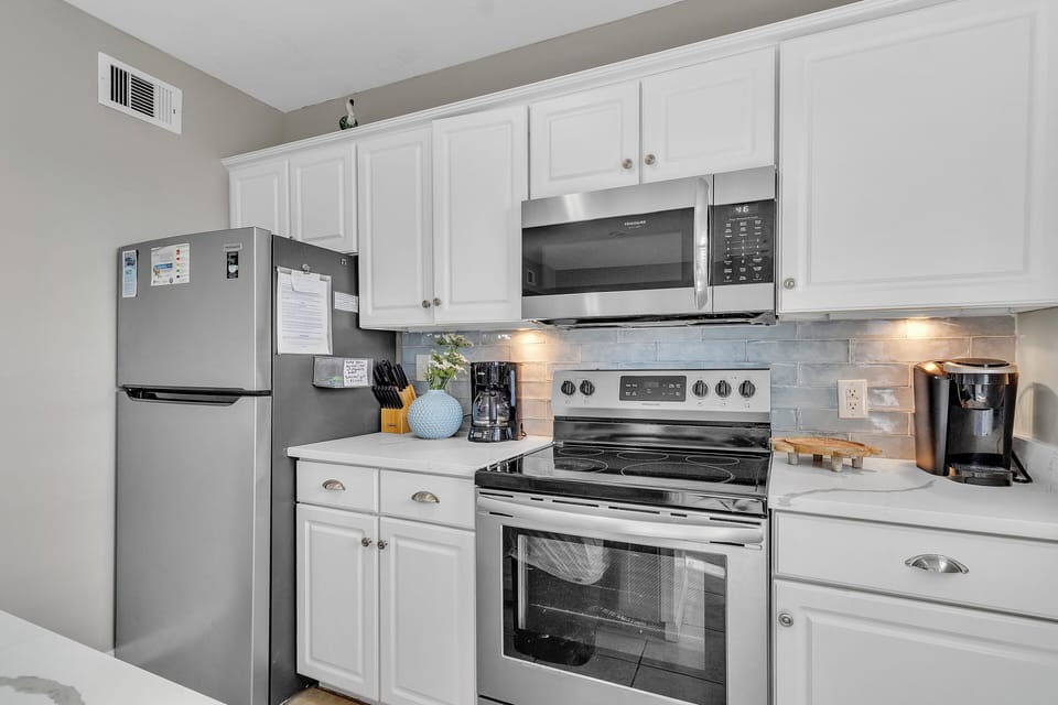 Royal Gulf Beach and Racquet Club unit 5712. Ft. Morgan, Alabama. 2 bedrooms. 2 bathrooms. Sleeps 8. Managed by Island Rentals.
