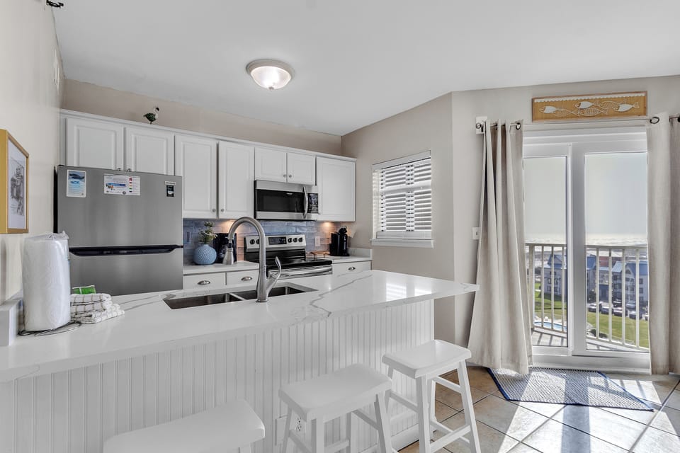 Royal Gulf Beach and Racquet Club unit 5712. Ft. Morgan, Alabama. 2 bedrooms. 2 bathrooms. Sleeps 8. Managed by Island Rentals.
