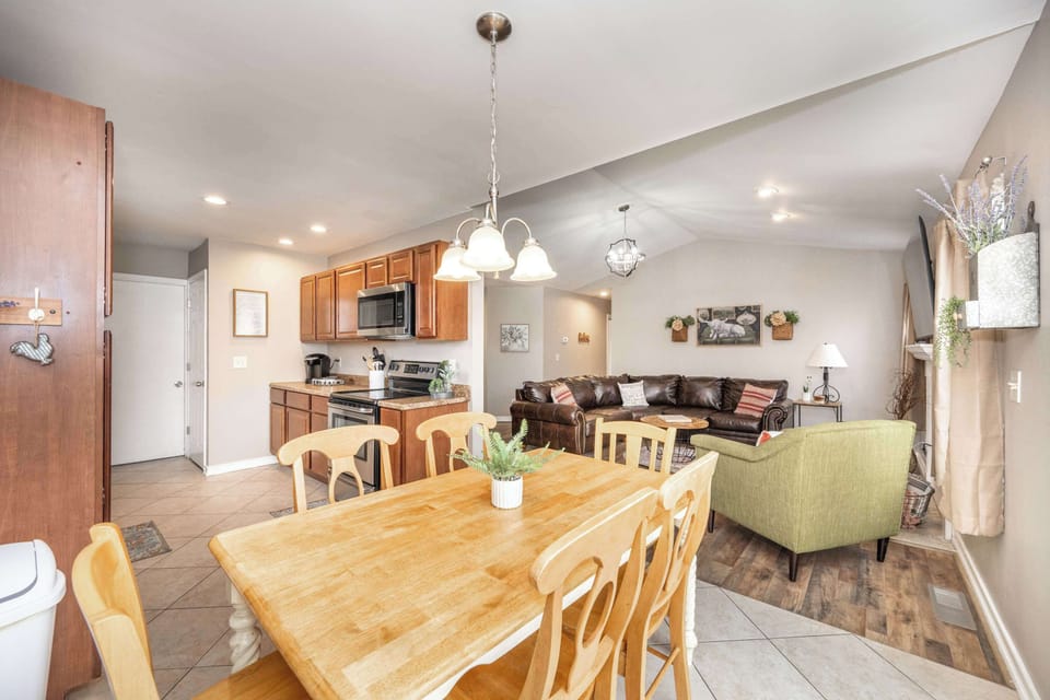 House, Multiple Beds, Patio, Garden View (Main Street Cottage) | Interior