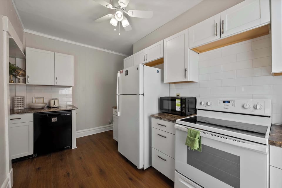Townhome, Multiple Beds, Patio, Garden View (Summit Scholars 1) | Private kitchen | Fridge, microwave, oven, stovetop