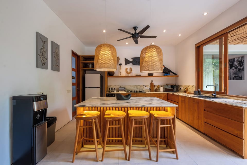 Full-size fridge, microwave, toaster, highchair