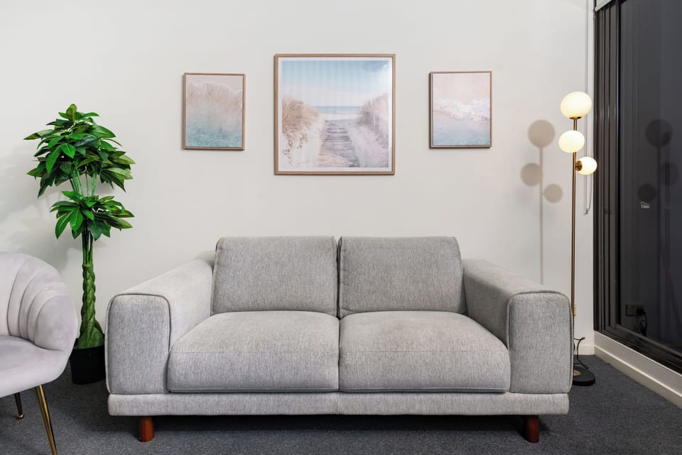 Deluxe Apartment, City View | Living area