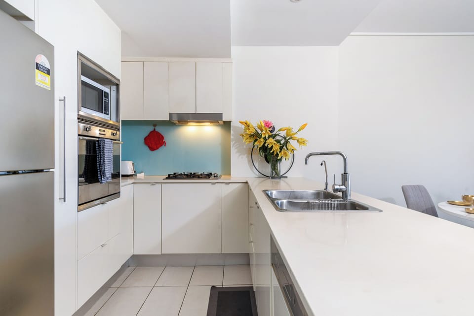 Deluxe Apartment, City View | Private kitchen