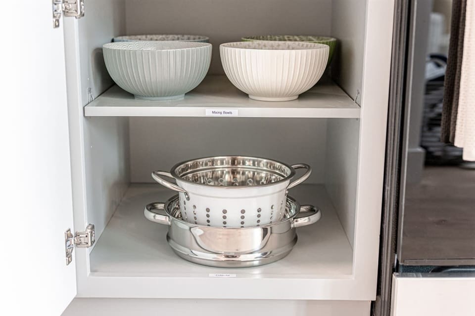 Fully stocked kitchen with all that you need. Pots, pans, bakeware, salt +pepper, and olive oil!!