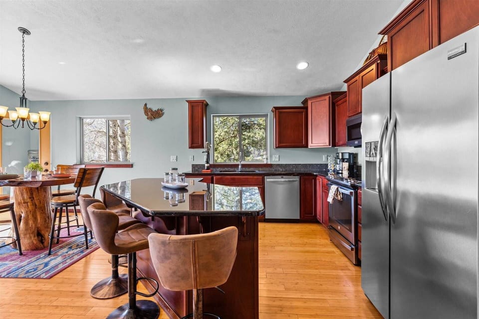 Fully stocked kitchen, ready for your inner chef.