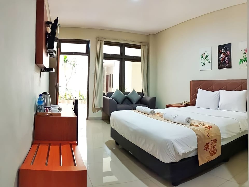 Deluxe Double Room, Garden View | Desk, laptop workspace, WiFi (free)
