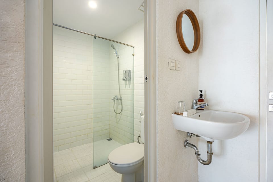 Standard Room | Bathroom | Free toiletries, bidet, towels, soap