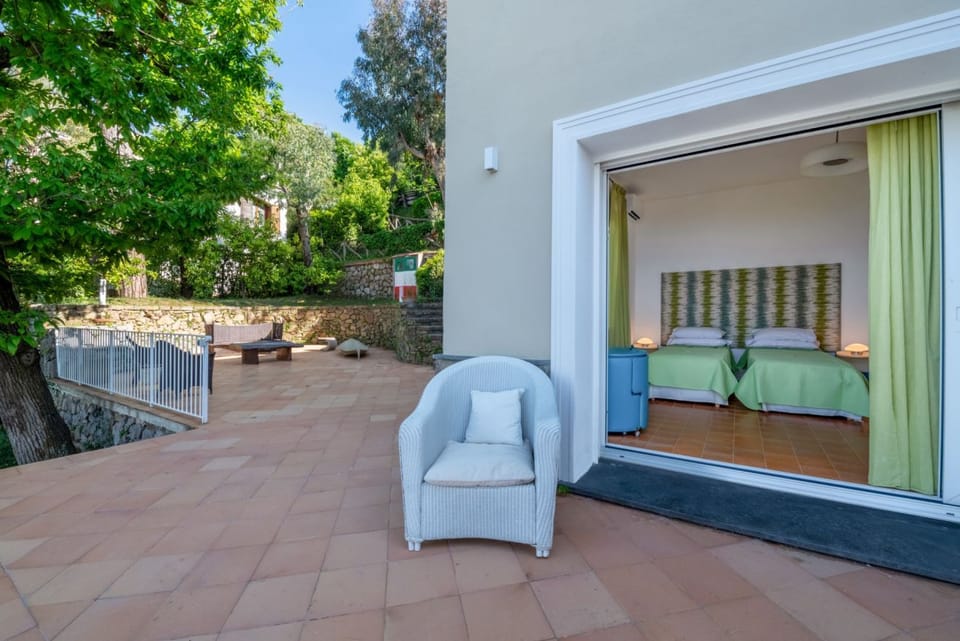 Villa Vesuvius Skyview with Amazing Pool & Terrace Villa in Priora