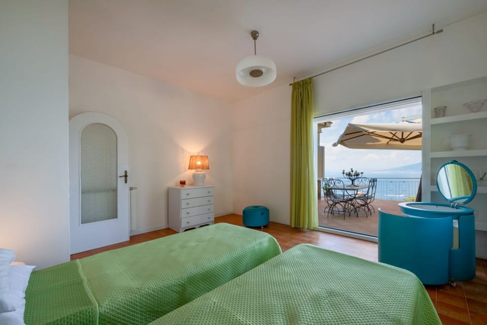 Villa Vesuvius Skyview with Amazing Pool & Terrace Villa in Priora