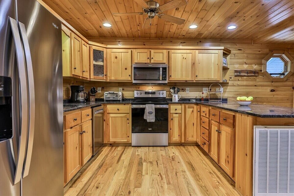 Fully Stocked Kitchen