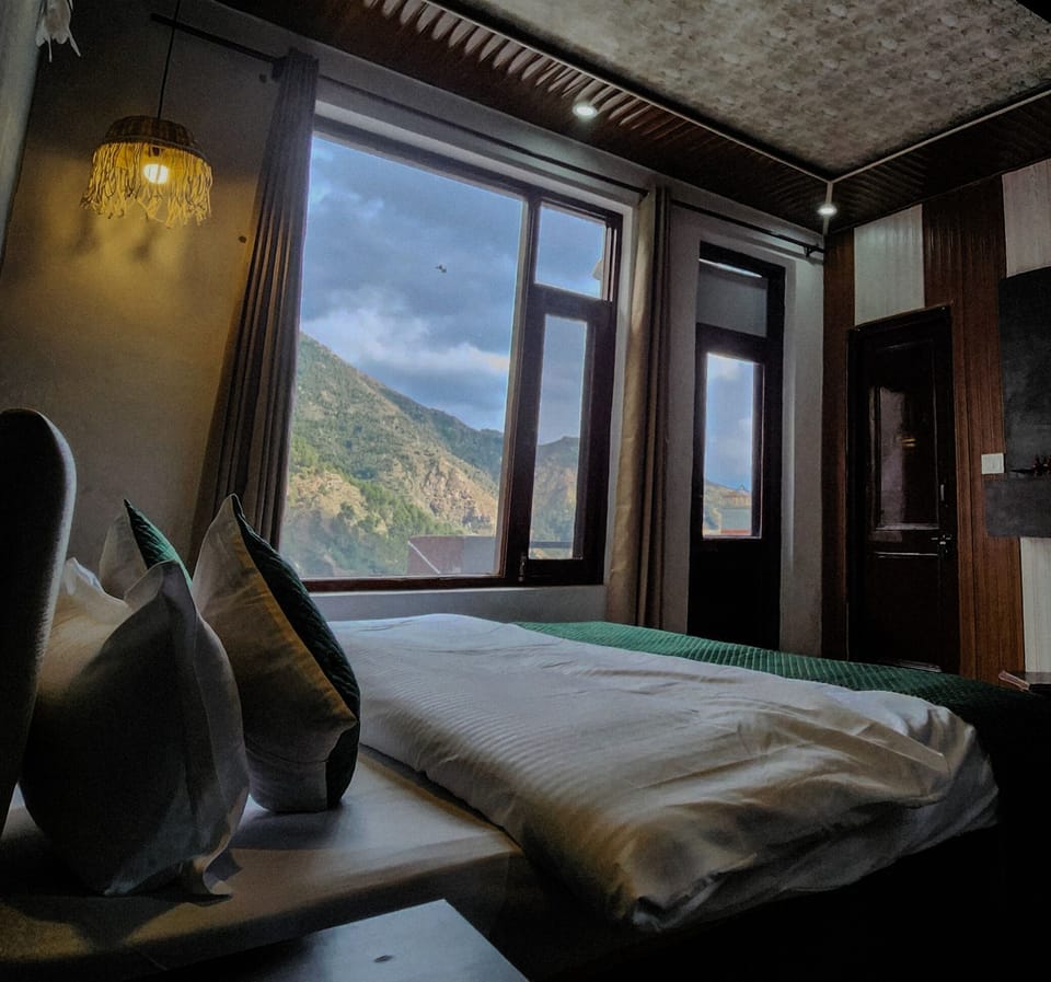 Single Room, Balcony, Mountain View | Desk, laptop workspace, free WiFi, bed sheets