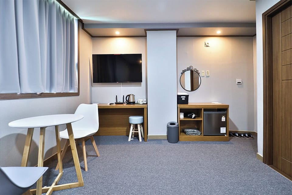 Premium Twin (Breakfast not provided on Sunday) | Soundproofing, free WiFi, bed sheets
