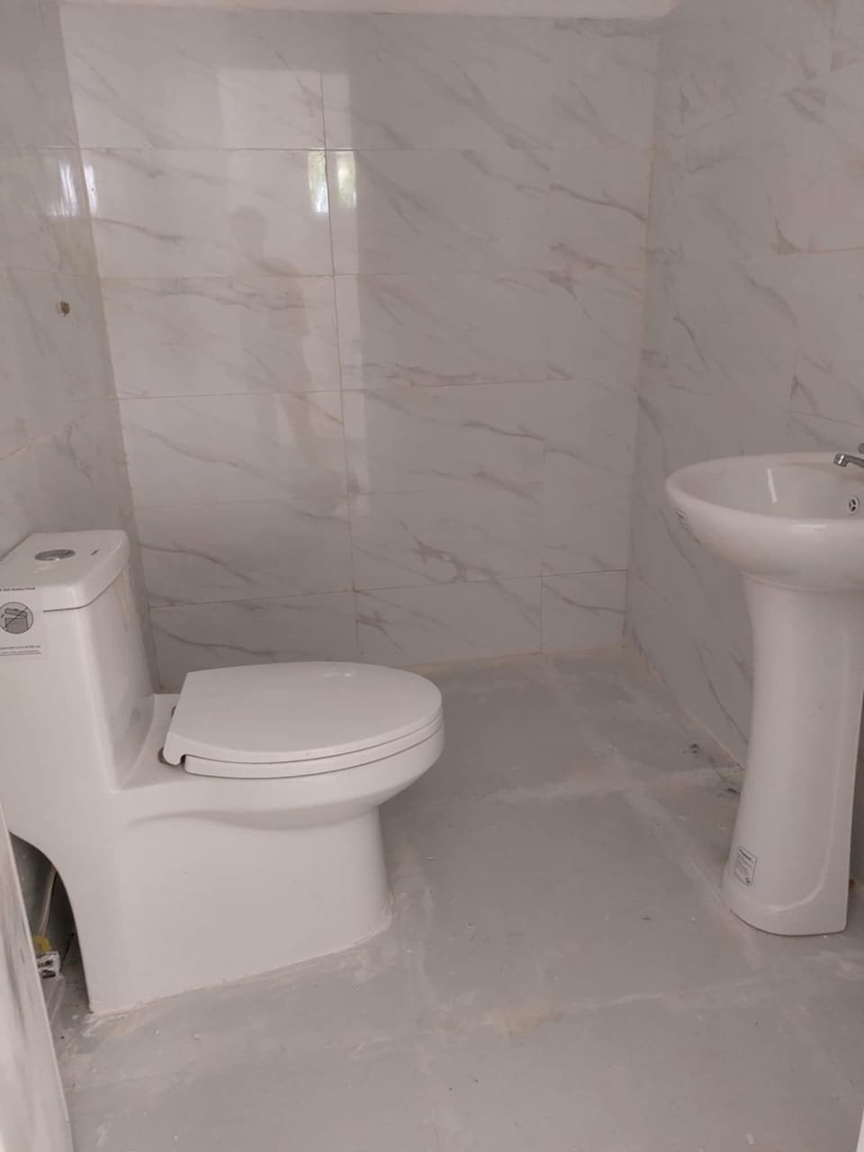 Family Studio Suite | Bathroom | Shower, towels
