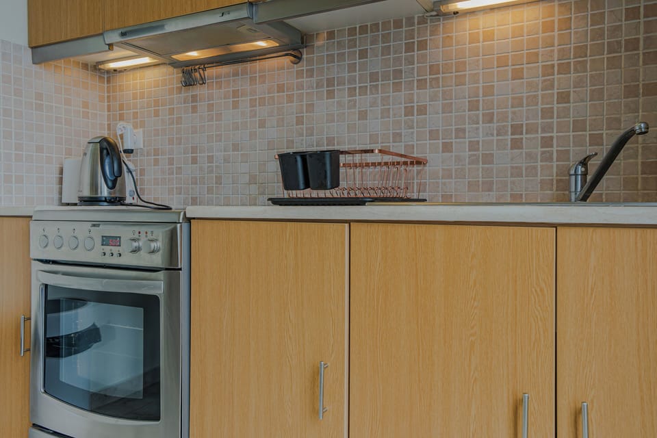 Electric kettle, toaster