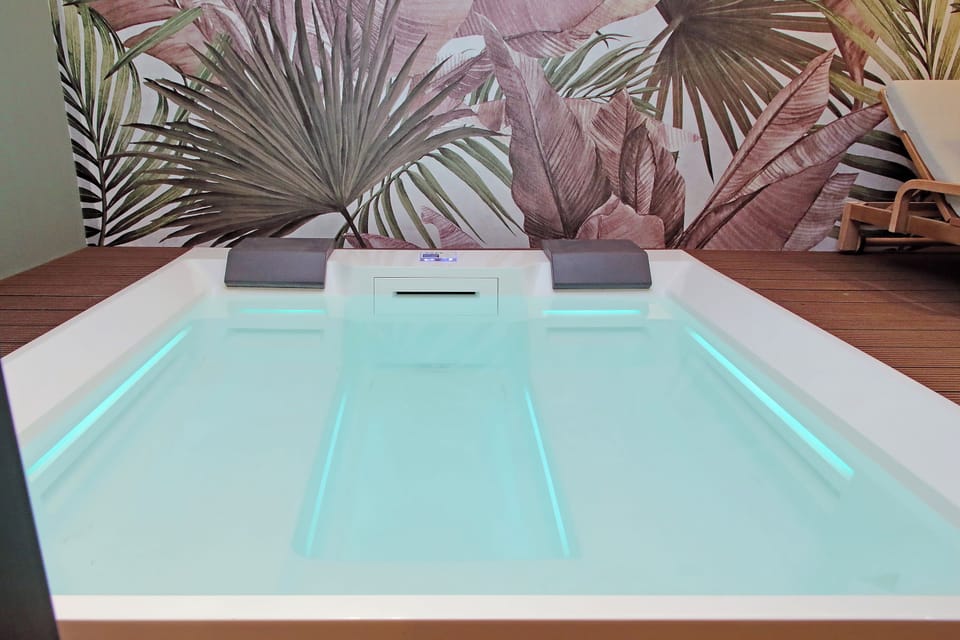 Apartment (2 Bedrooms) | Private spa tub
