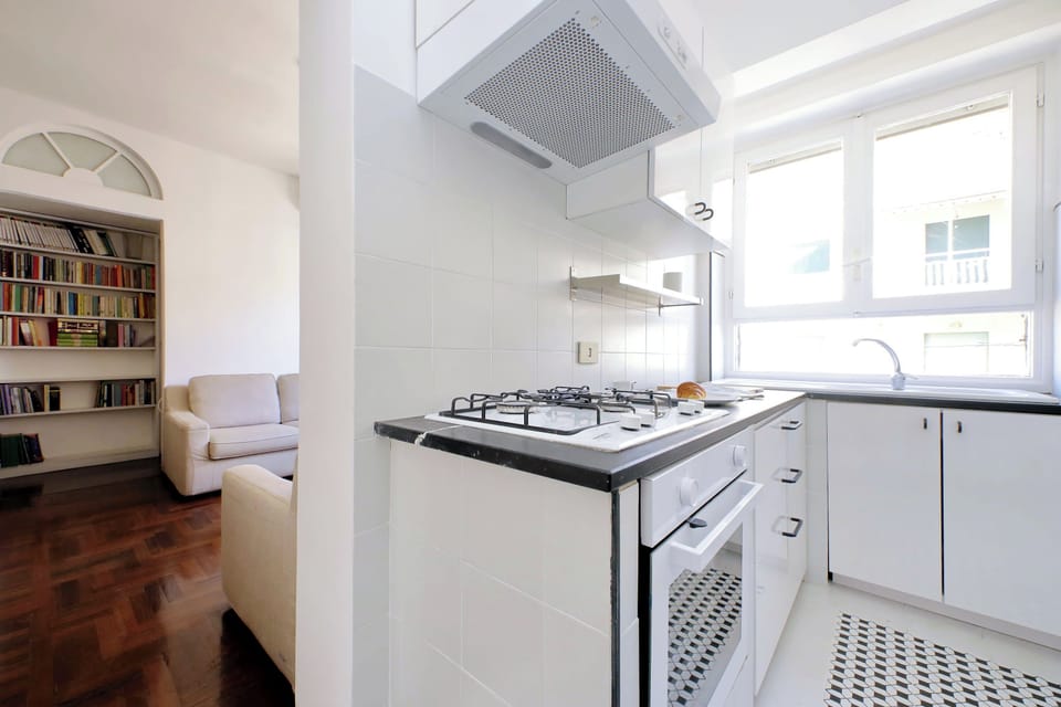 Apartment (2 Bedrooms) | Private kitchen | Microwave, oven, stovetop, espresso maker