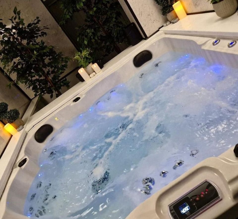Indoor spa tub
