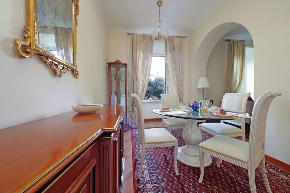 Apartment (2 Bedrooms) | Dining room