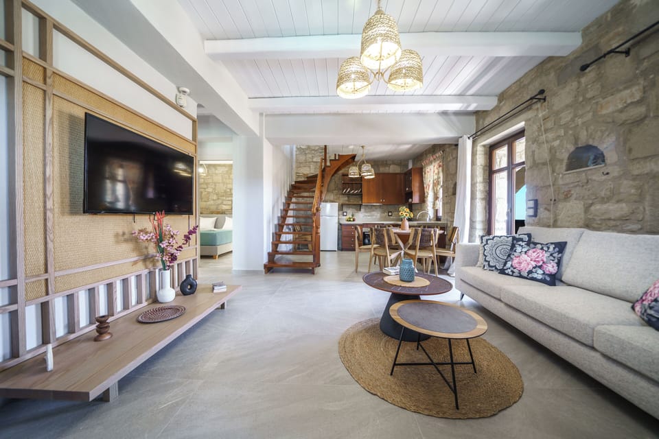 Deluxe Villa, 4 Bedrooms | Living area | 45-inch Smart TV with satellite channels