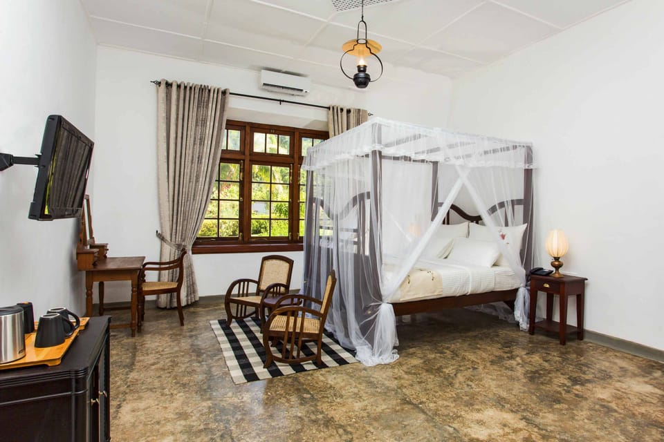 1 bedroom, premium bedding, in-room safe, desk