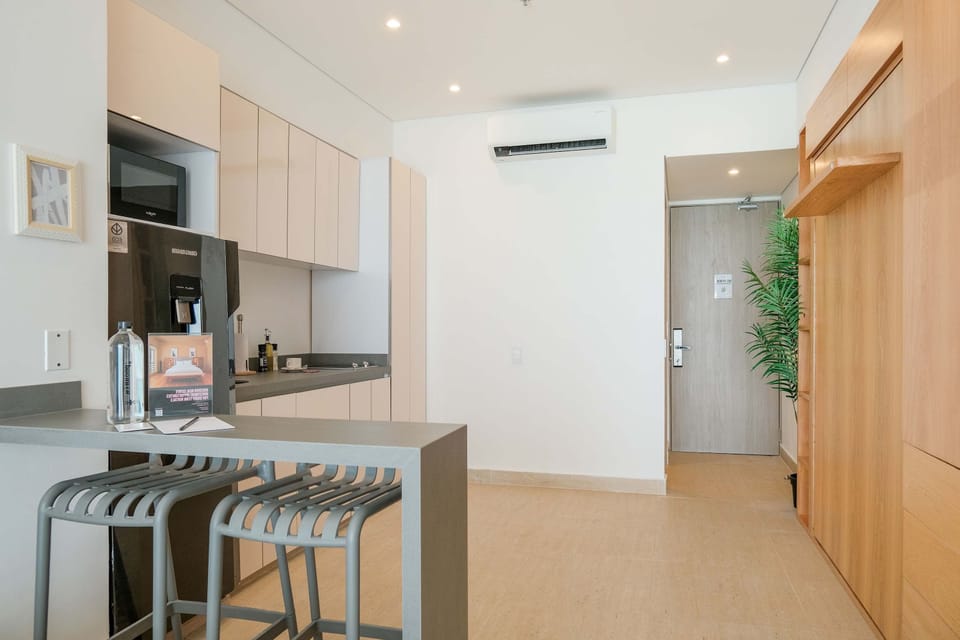 Modern kitchen with breakfast bar
