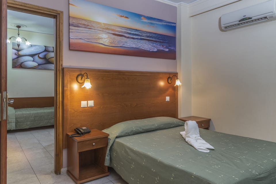 Apartment | Hypo-allergenic bedding, minibar, in-room safe, soundproofing